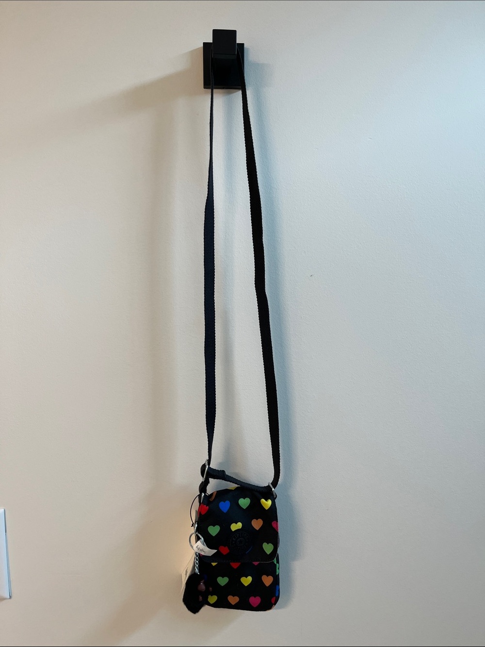 Kipling Wild Hearts Crossbody Black with Rainbow Heart Print Monkey Keychain NWT - Picture 9 of 10